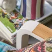 Стілець Tutti для їдальні, біло-сірий з тиковим підлокітником — фото 3